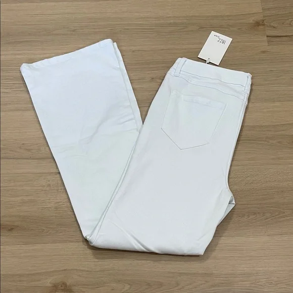 1822 Denim Women's Crisp White Straight Leg Jeans - Picture 1 of 4